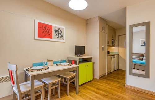 La Grande-Motte Apartment | Studio with private terrace, parking and Wi-Fi on the beach