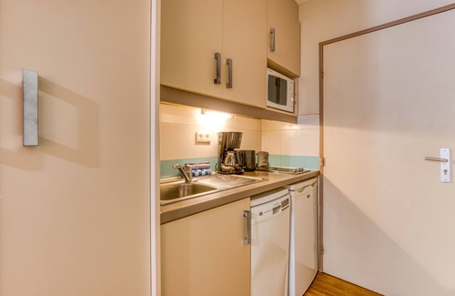 La Grande-Motte Apartment | Studio with private terrace, parking and Wi-Fi on the beach