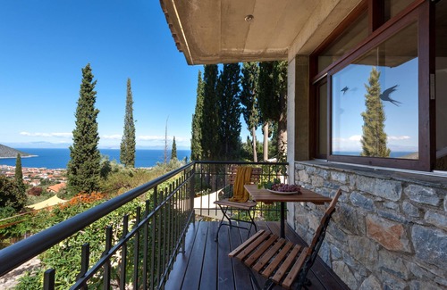 Livadi Apartment | Studios-Kyparissi, Apartment "Stafyli" in the heart of Arcadia/Peleponnes
