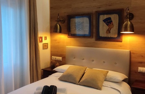 Les Roquetes Hostel | STUDIOS OR PRIVATE ROOMS