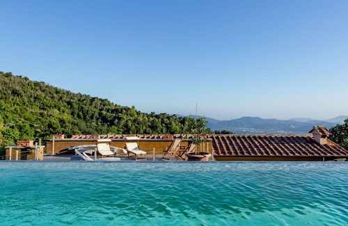 Aulla Villa | Stunning private villa for 8 people with private pool, WIFI, A/C, TV, panoramic view and parking