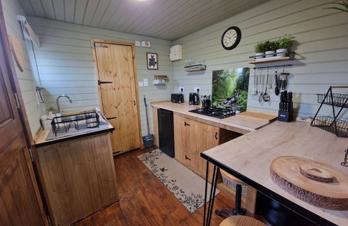 Cylch-Y-Garn Cabin | Stunning 1-Bed shepherd hut