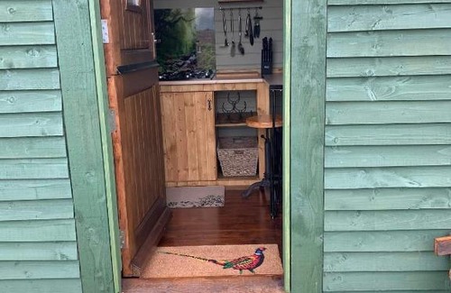 Cylch-Y-Garn House | Stunning 1-Bed shepherd hut