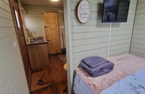 Cylch-Y-Garn House | Stunning 1-Bed shepherd hut