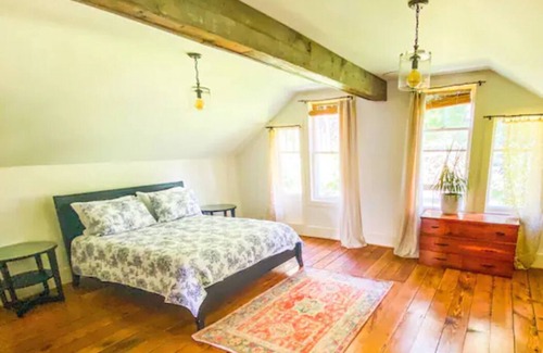 Shawnigan Lake Other | *Stunning 1903 farmhouse on 1/2 acre, Shawnigan Lake 2 min away, sauna