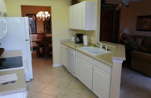 Fort Myers Condo | Stunning 1st Floor Waterfront Carriage Home W/Attached Garage
