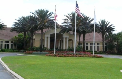 Fort Myers Condo | Stunning 1st Floor Waterfront Carriage Home W/Attached Garage