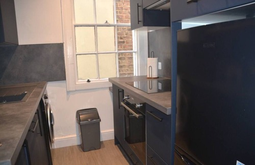 Cheltenham Apartment | Stunning 2 BD Apartment in Cheltenham