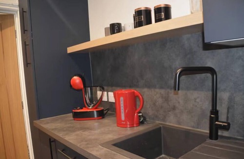 Cheltenham Apartment | Stunning 2 BD Apartment in Cheltenham