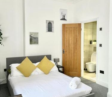 Crofton Park Apartment | Stunning 2 Bed 2 Bath Luxury London Apartment!