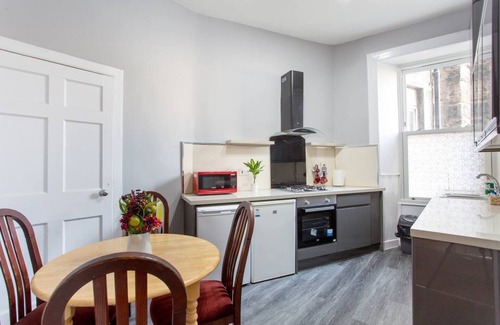 Tollcross Apartment | Stunning 2-bed Apartment in Central Edinburgh