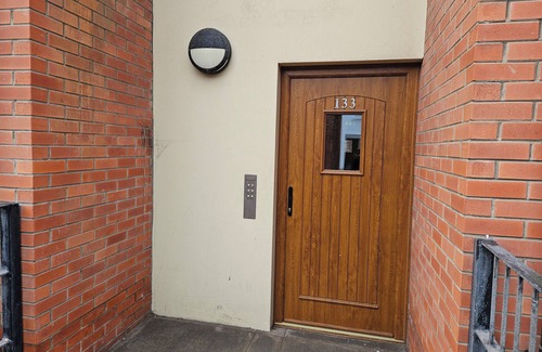 Belfast Apartment | Stunning 2-bed Apt-freeparking, Close to City