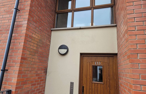 Belfast Apartment | Stunning 2-bed Apt-freeparking, Close to City