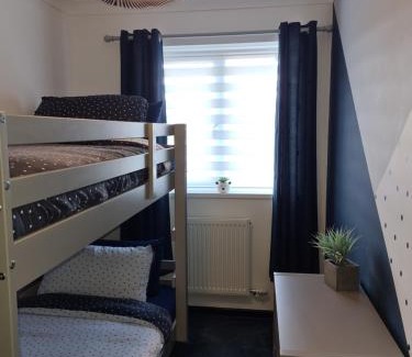Llanelli House | Stunning 2 bed house near coastal path/lake/beach
