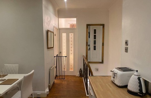 Gateshead Apartment | Stunning 2-bed Pet Friendly Apartment in Gateshead
