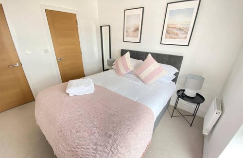 Hamworthy Apartment | Stunning 2 bed, water front Poole Quay Apartment.