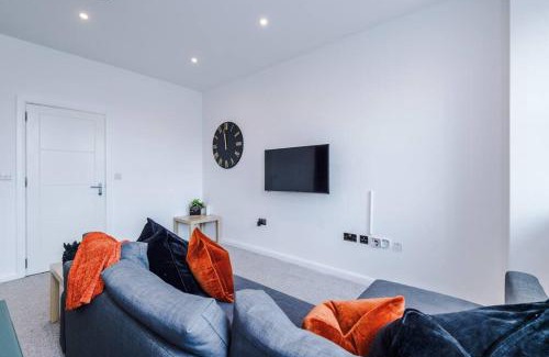 Bolton Apartment | Stunning 2-Bedroom Apartment in Bolton