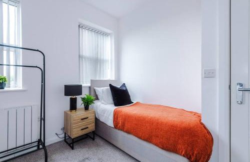 Bolton Apartment | Stunning 2-Bedroom Apartment in Bolton