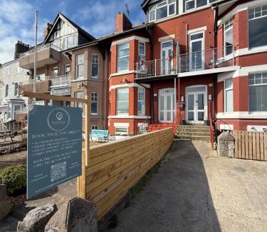 Rhos on Sea Apartment | Stunning 2 Bedroom Sea View Apartment With Parking