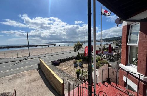 Rhos on Sea Apartment | Stunning 2 Bedroom Sea View Apartment With Parking