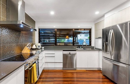 Maroochydore House | Stunning 2bed/2bth-CottonTrees 3BLK Beach/Dogs OK