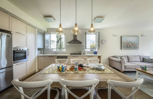 Tel Aviv Apartment | Stunning 2BR Apartment in Beeri
