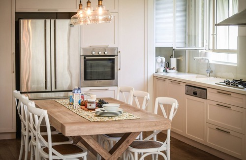Tel Aviv Apartment | Stunning 2BR Apartment in Beeri