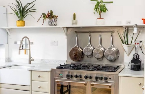 De Beauvoir Apartment | Stunning 2BR Apt w/Patio in Dalston, 2 min to Tube