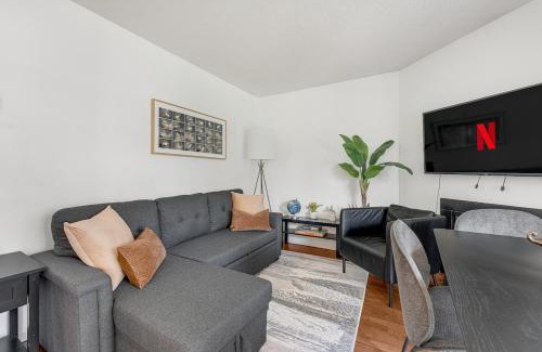 West End Apartment | Stunning 3-Bed 2-Bath Condo in Dwntwn w Parking