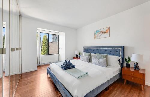 West End Apartment | Stunning 3-Bed 2-Bath Condo in Dwntwn w Parking