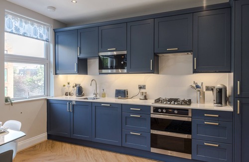 Brondesbury Apartment | Stunning 3 Bed Duplex Apartment in the Heart of West Hampstead