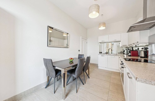 Frognal and Fitzjohns Apartment | Stunning 3-bedroom apartment in Hampstead by StayStayStay