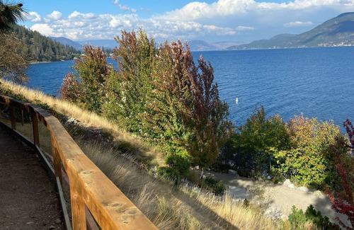 Central Okanagan Cottage | Stunning 3-Bedroom Cottage at La Casa Resort- Perfect for a Fun Relaxing Getaway