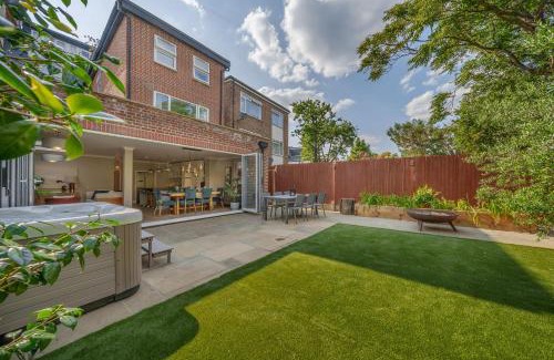 Wimbledon Apartment | Stunning 3B2Ba Huge entertaining space and hottub!