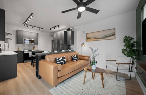Shadyside Apartment | Stunning 3BR suite| 2 private decks| A+ Location!