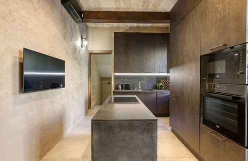 Paola House | Stunning 3BR Townhouse with Private Rooftop Access