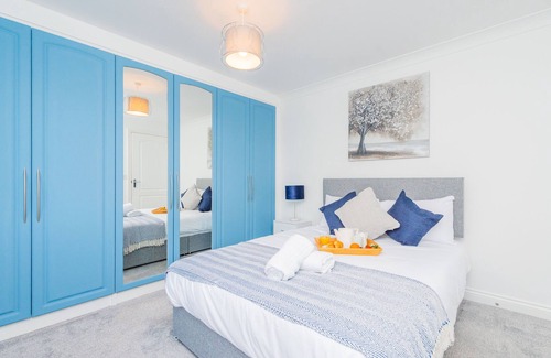 Milton Keynes Apartment | Stunning 4 Bed Home with Free Parking, Fast WiFi, and Pool Table