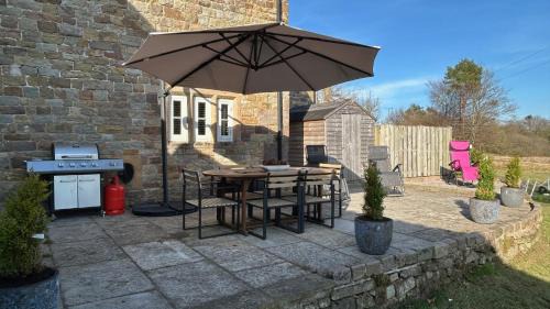 Winkhill House | Stunning 4 Bed Peak District Farmhouse Near Alton Towers, Polar Bears, Chatsworth House