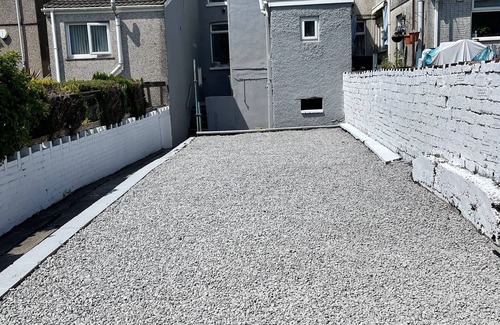 Skewen House | Stunning 4 bedroom house within 20 min drive from Swansea.