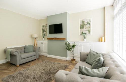 Cirencester Apartment | Stunning 4 Bedroom Townhouse in Cirencester