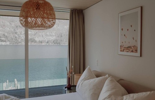 Quarten Apartment | Stunning and Modern House On The Lake