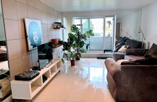 North Woolwich Apartment | Stunning and spacious 1 Bed Apartment with river views and a balcony