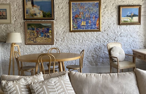 Upper Wakefield Apartment | Stunning and Spacious Loft-Style Apartment in Historic Auburn