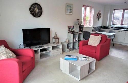 Saint Austell Bay Apartment | Stunning Apartment, balconies, private beach, coast path