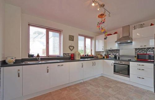 Saint Austell Bay Apartment | Stunning Apartment, balconies, private beach, coast path