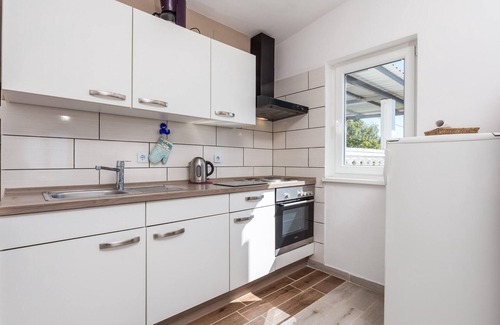 Stinica Apartment | Stunning apartment in Stinica with WiFi
