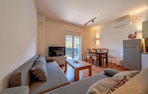 Zuljana Apartment | Stunning Apartment In Zuljana