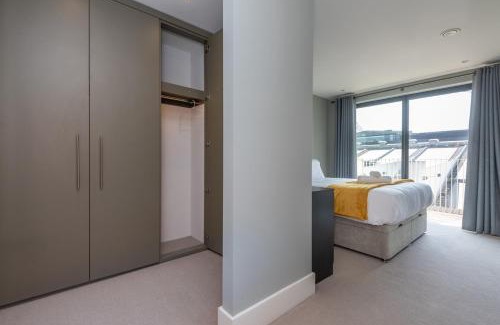 Wembley Park Apartment | Stunning Apartment with Private Terrace