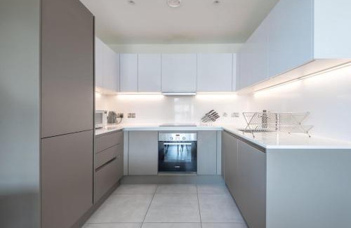 Wembley Park Apartment | Stunning Apartment with Private Terrace