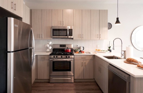 The Hill Apartment | Stunning Apt W/Parking and Gym | Downtown at Yale